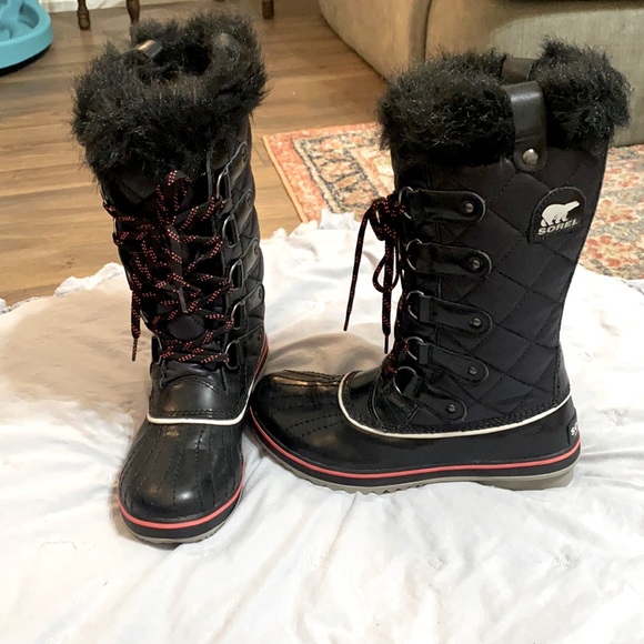 Sorel Shoes - Size 8 NEVER WORN Sorel Winter Boots